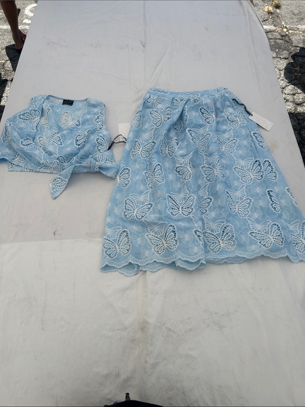 Milk & Honey Ivory Embrodery
Lace Two Piece Top Midi Skirt
Set Medium NWT
